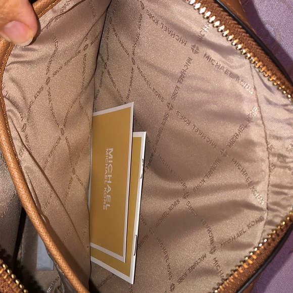 Michael Kors Jet Set Large EW Crossbody NWT 5565 - Picture 10 of 14